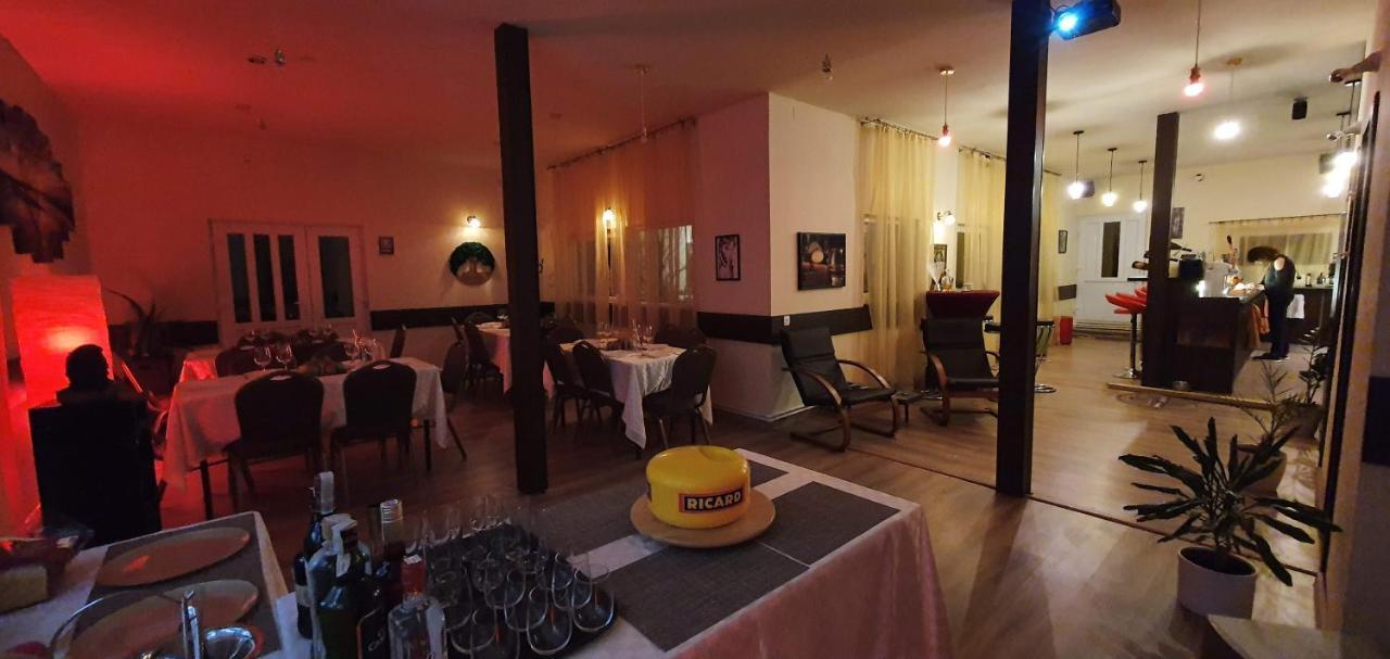 Forest Inn Izvorani Buitenkant foto